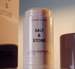 Bergamot & Hinoki 75g. deodorant van Salt & Stone