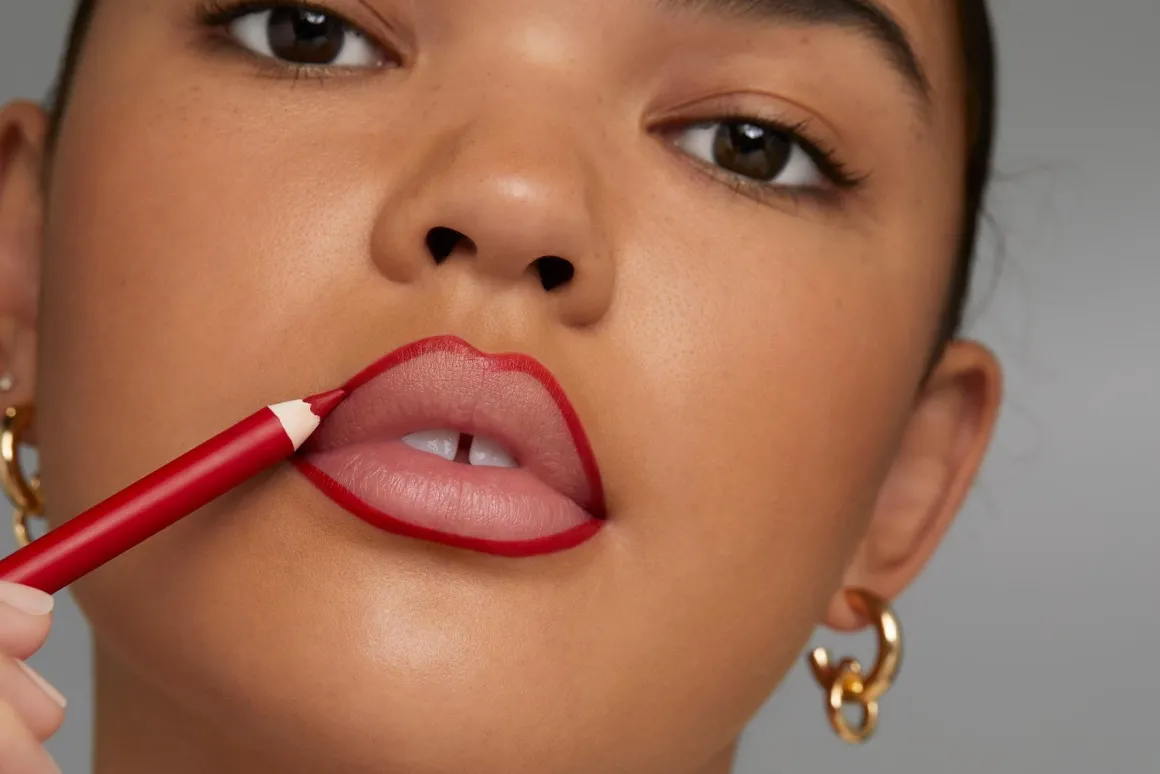 Estee Lauder Double Wear Emerald Lip Pencil
