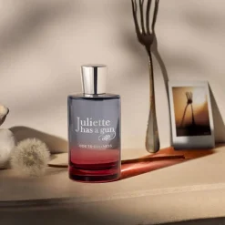 Juliette Has A Gun Ode To Dullness Parfum